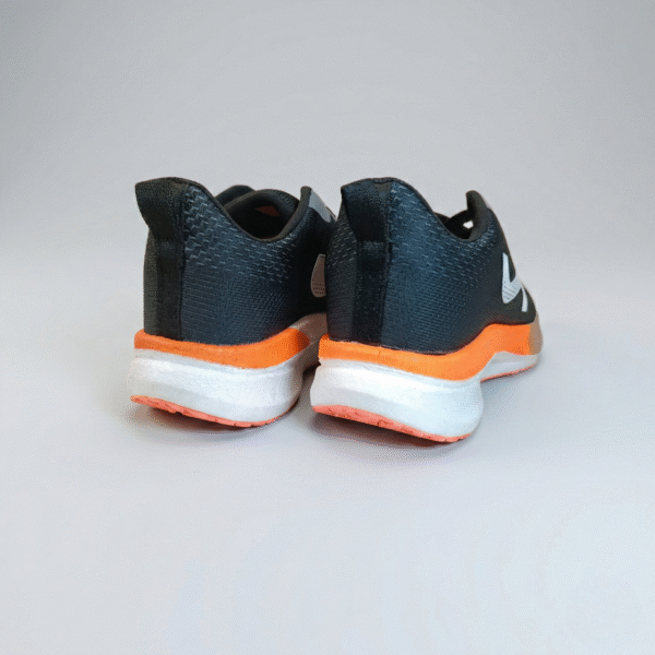 S20 Sanserif Strider